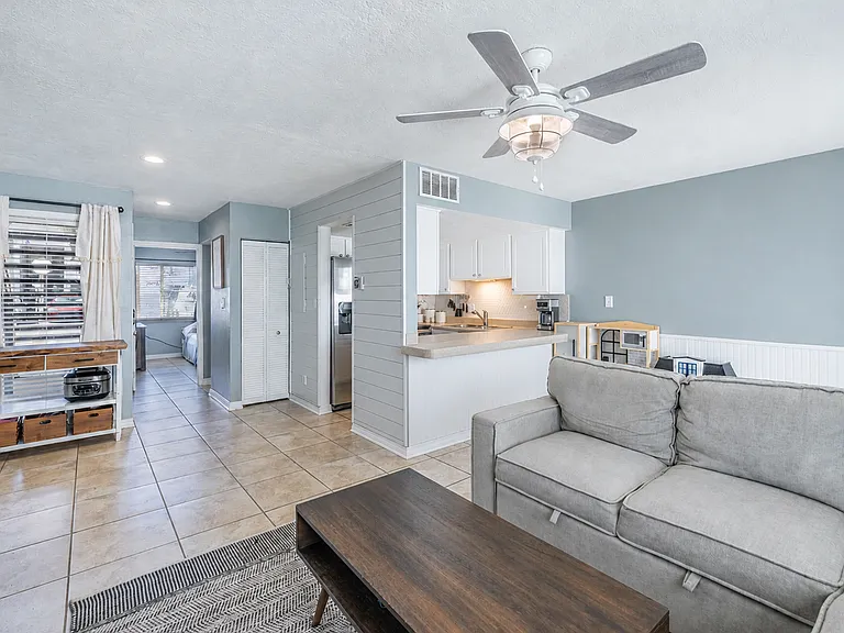 101 Old Ferry Rd #27B — Photo 8