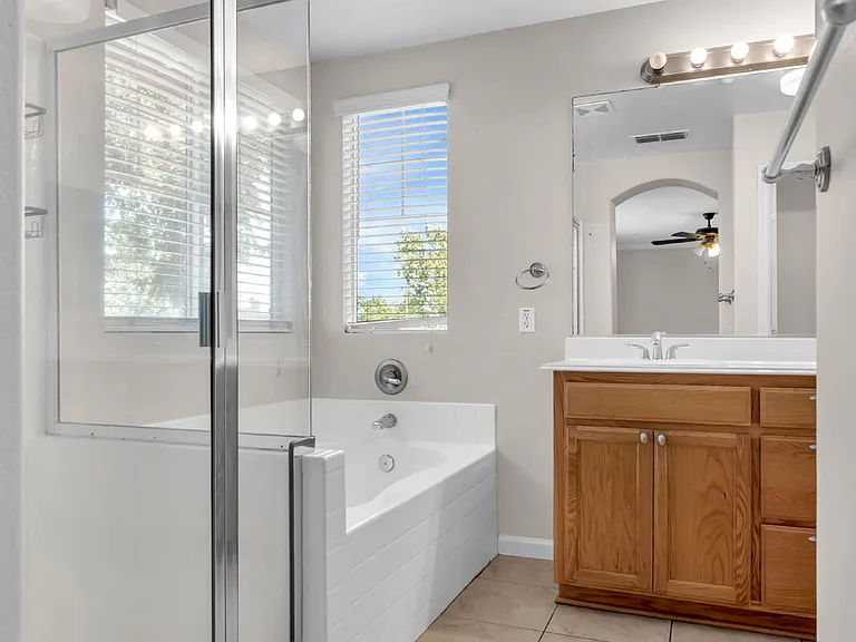 1605 Laugenour Dr — Photo 16