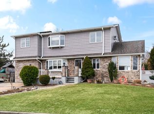 5 Sun Haven Ln, Commack, NY 11725