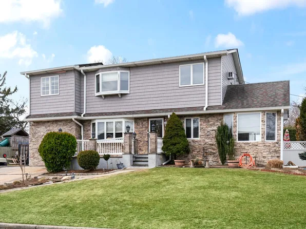 5 Sun Haven Lane, Commack, NY 11725
