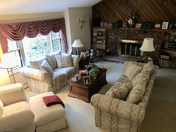 2nd image of 21 Hillsdale Dr
