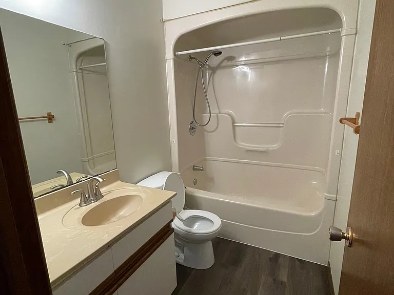 22 Clarence St #3 — Photo 8
