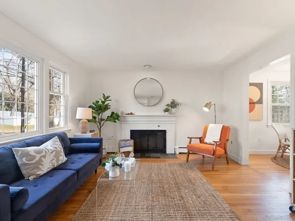 353 Laws Brook Rd, Concord, MA 01742