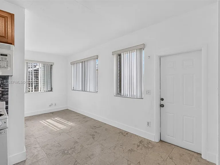 3205 NW 3rd St #3205 — Photo 4