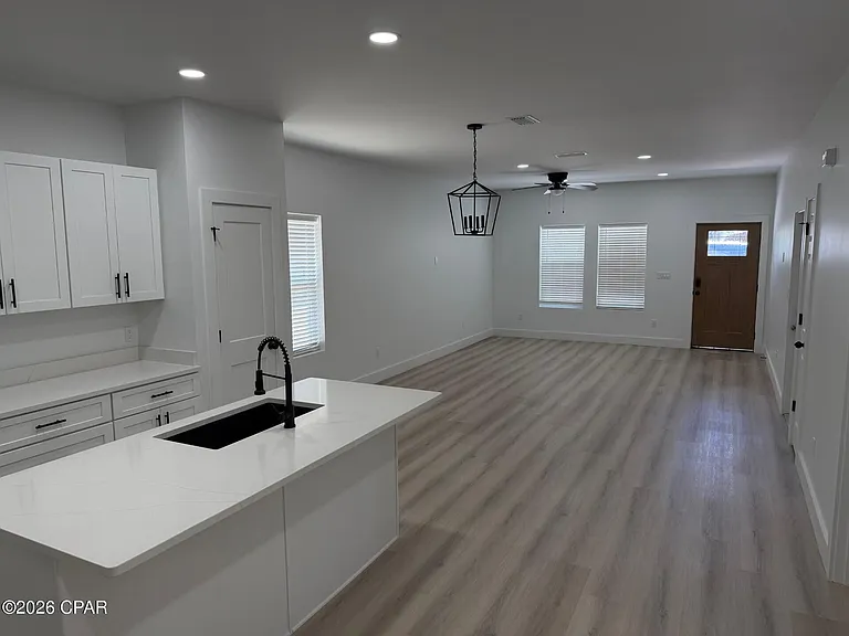 2512 N Bonita Ave — Photo 4