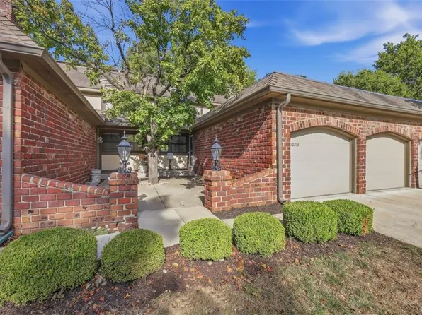 10213 Foster St, Overland Park, KS 66212