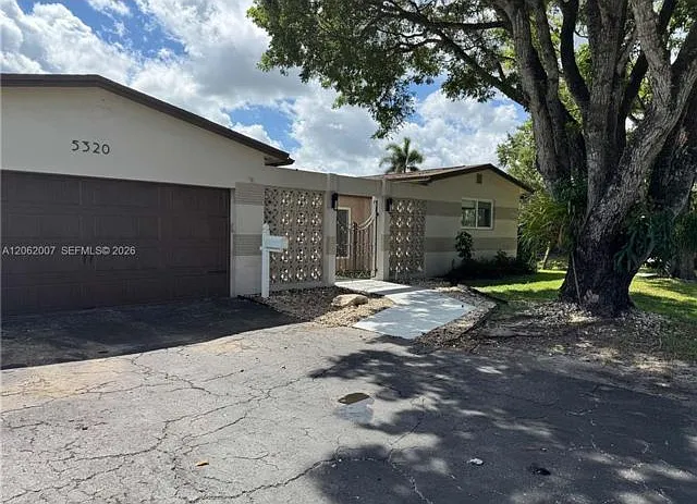 5320 SW 89th Ave
