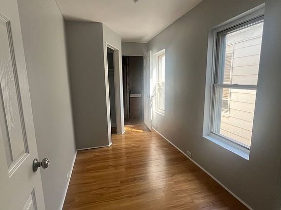 3rd image of 125 Moss St