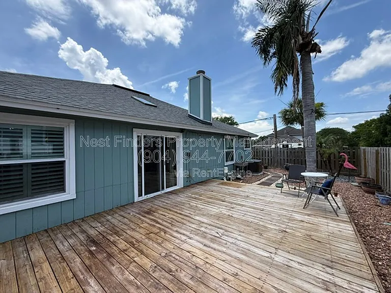 1695 Evans Dr S — Photo 30