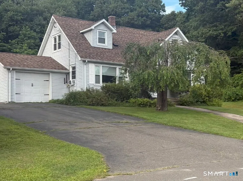 4 bed, 1.5 bath, 1406 sqft, $2,500 — Photo 1