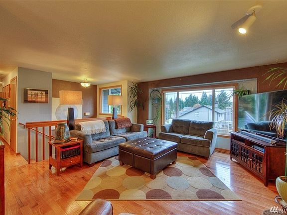 5th image of 12209 205th Avenue Ct E