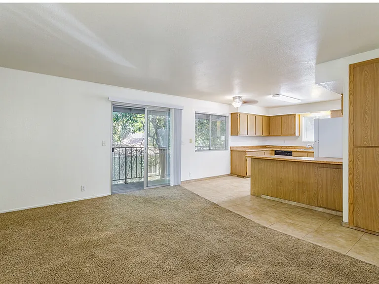 Redwood Glen Apartments — Photo 6