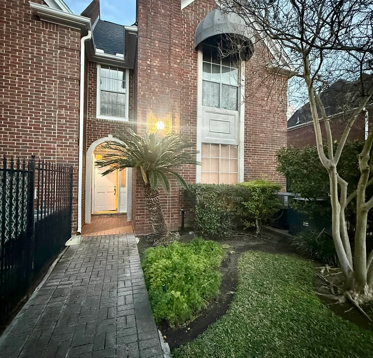 3 bed, 2289 sqft, $4,800 — Photo 1