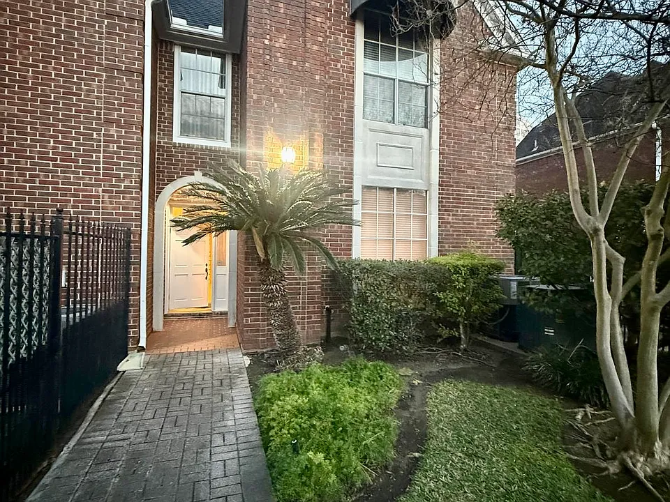 2123 Peckham St