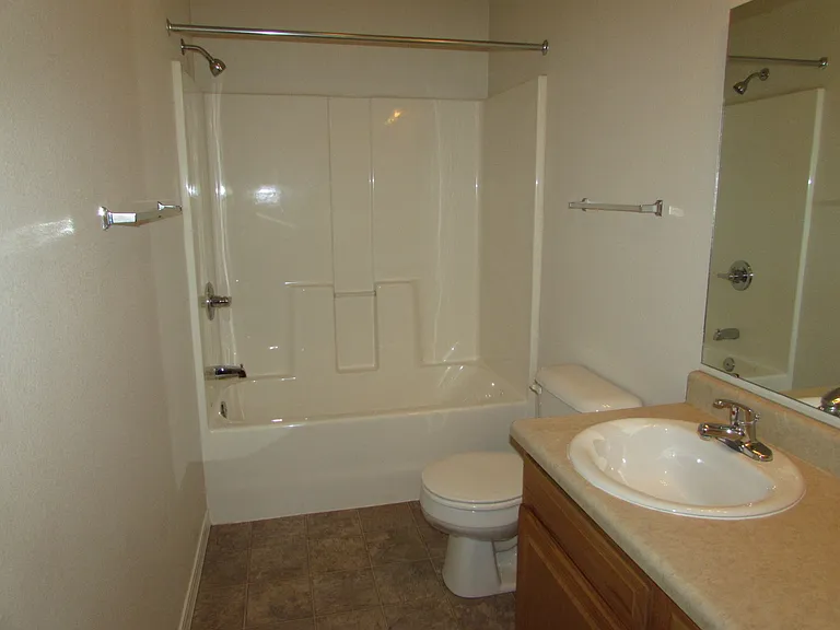 114 Andrews Dr — Photo 16
