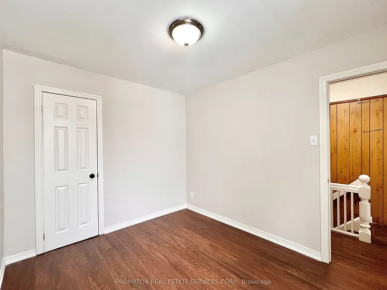 17 Winnifred Ave — Photo 35