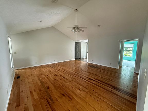 5th image of 207 E Bailey Rd