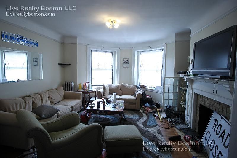 2nd image of 48 Babcock St APT 4F