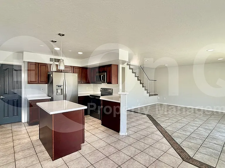 2075 E Appaloosa Rd — Photo 4