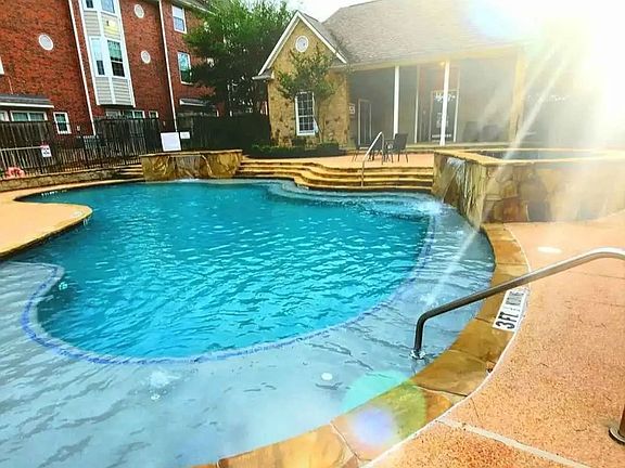 5th image of 305 Holleman Dr E APT 1003