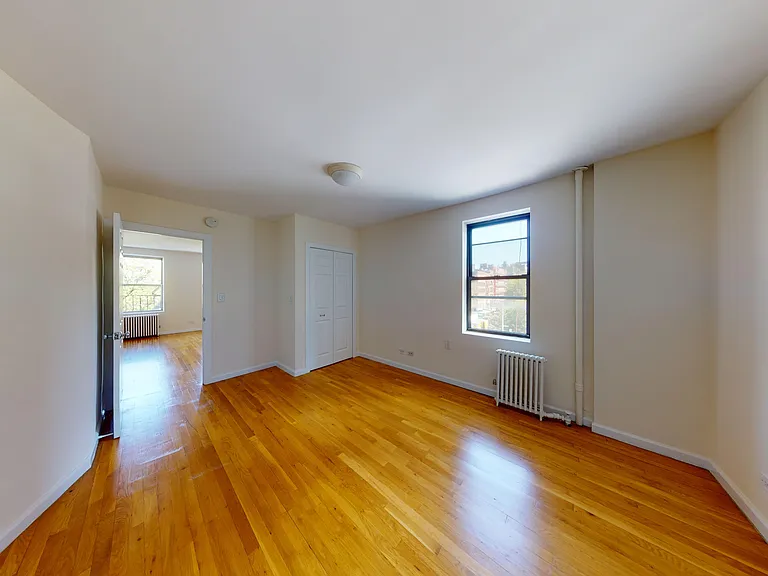 475 W Broadway #6 — Photo 4