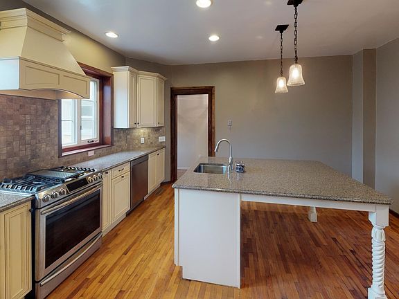 17051-16-Mile-Rd-Kitchen(2)