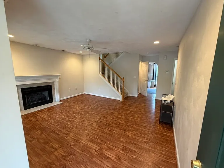 1410 Ashford Ct — Photo 6