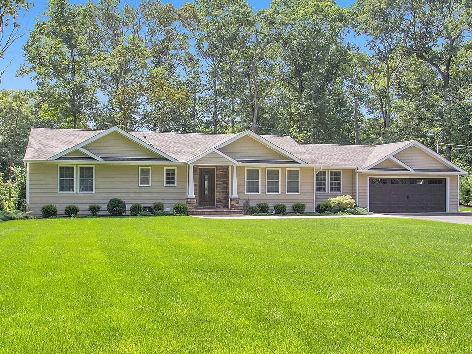 1st image of 10 Greenway Dr