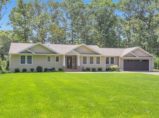 10 Greenway Dr, Middle Island, NY 11953
