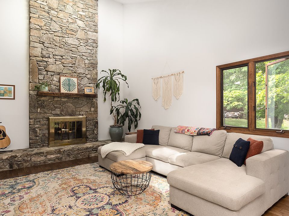 Bright and airy great room w/ mountain views, soaring ceilings & stone gas fireplace.