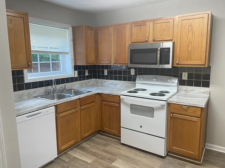 3980 Cypress Pointe Dr — Photo 2