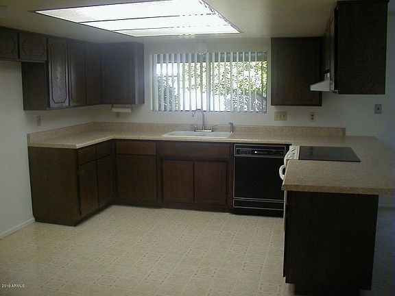 4th image of 1528 E Garnet Ave