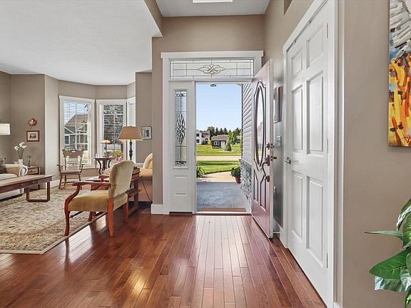 4th image of 905 Deerstone Dr