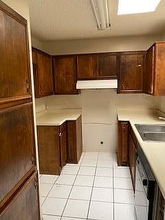 2nd image of 926 N Lauderdale Ave
