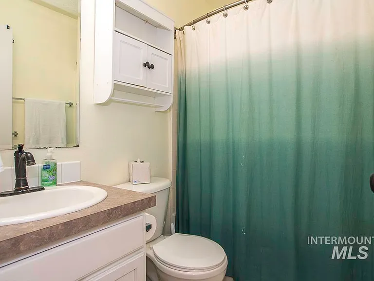 3924 Lexington St — Photo 10