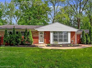 28442 Thorny Brae Rd, Farmington Hills, MI 48331