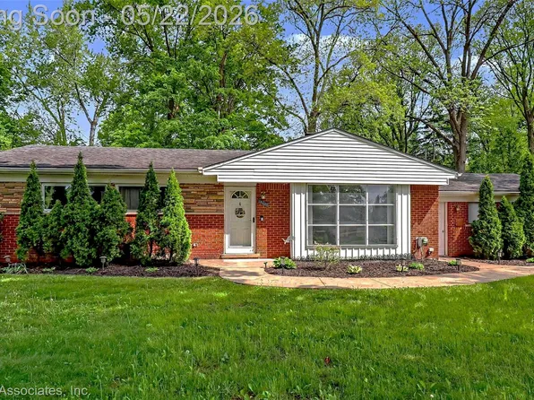28442 Thorny Brae Rd, Farmington Hills, MI 48331