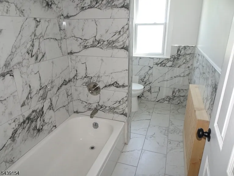 689 Sayre Ave — Photo 15