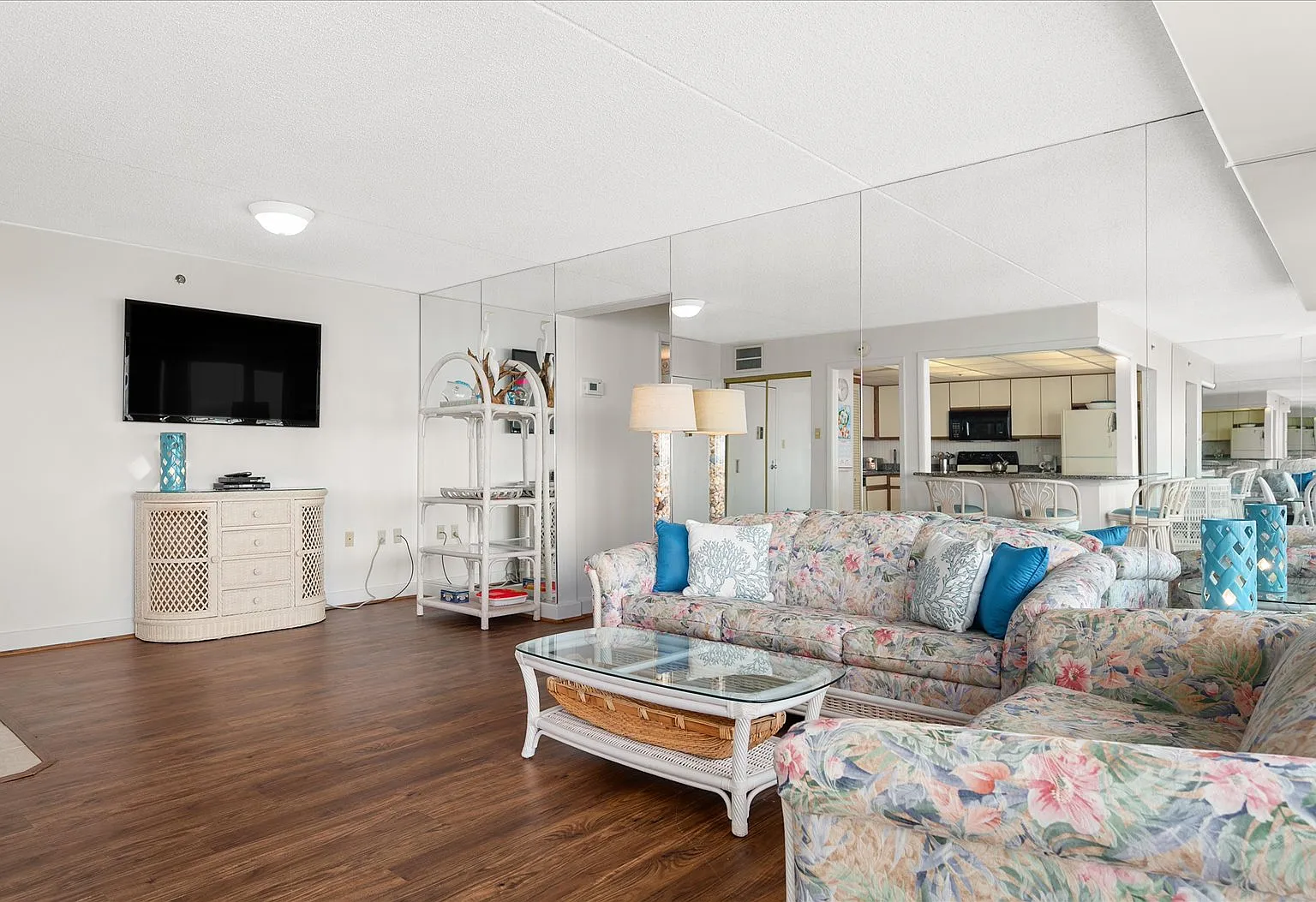 2 bed, 1090 sqft, $1,200 — Photo 4