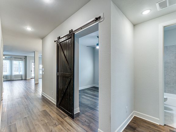 4th image of 7500 Prairieside Dr