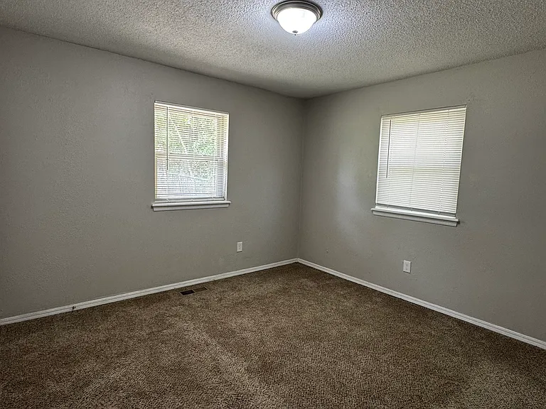 220 Bainbridge Rd — Photo 12