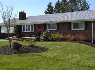 277 Hilltop Dr, Lewisburg, WV 24901