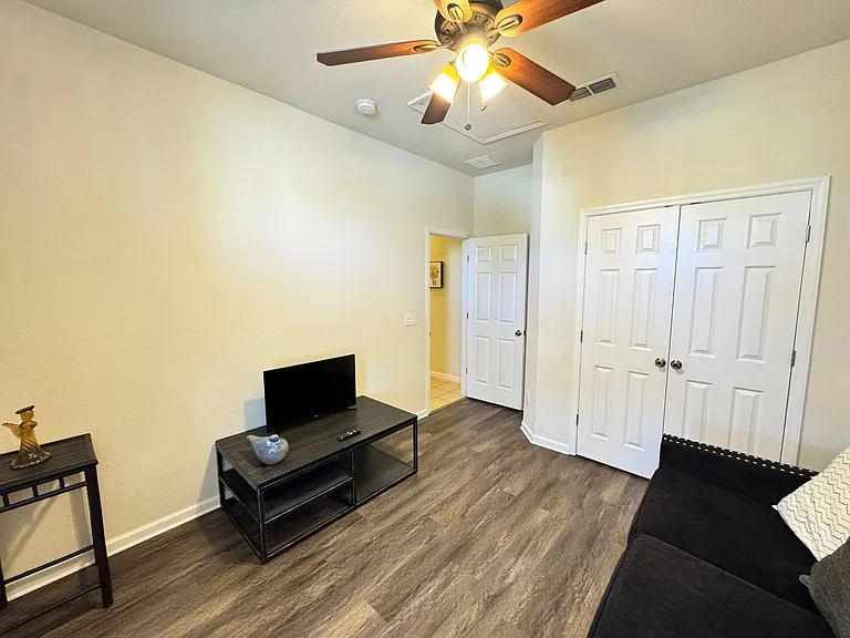 4986 Thames St W — Photo 33