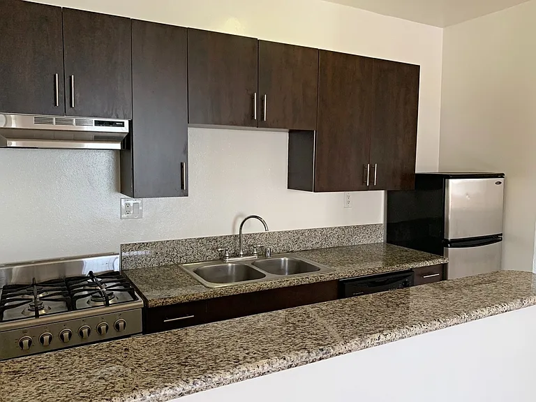 1814 Pacific Ave — Photo 10