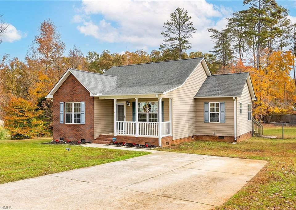 1st image of 205 Foxwood Ct
