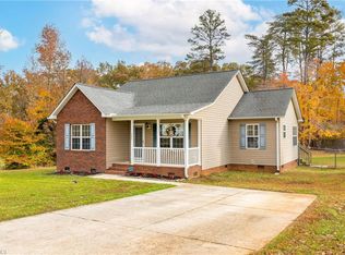 205 Foxwood Ct, Randleman, NC 27317