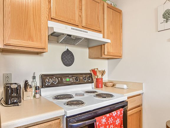 5th image of 110 S 2nd St