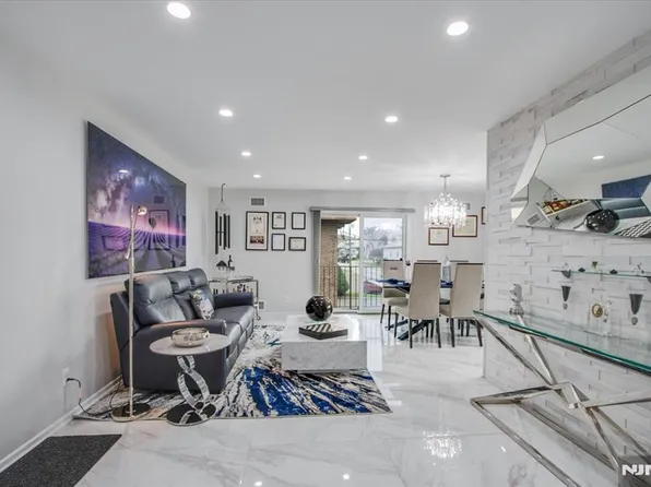 825 Riverside Ave Unit B202, Lyndhurst, NJ 07071