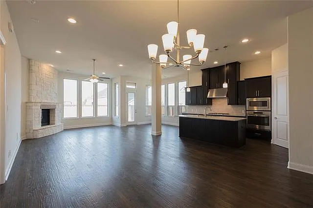 Building Photo - Balcones Dr