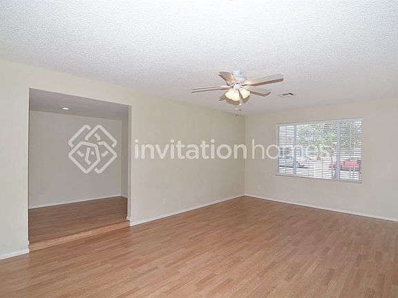 3rd image of 4601 W Paradise Dr